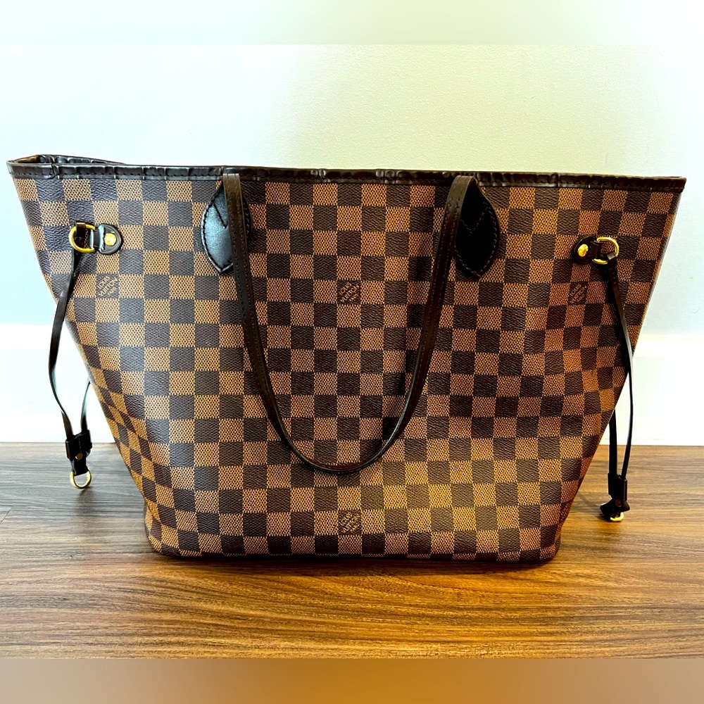 Authentic Louis Vuitton Neverfull MM. Damier Ebene print. Includes dust bag.